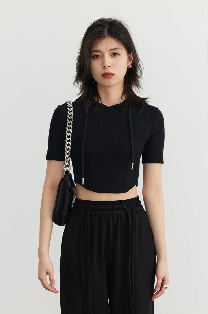 BLACK SOLID HOODED CROP TEE