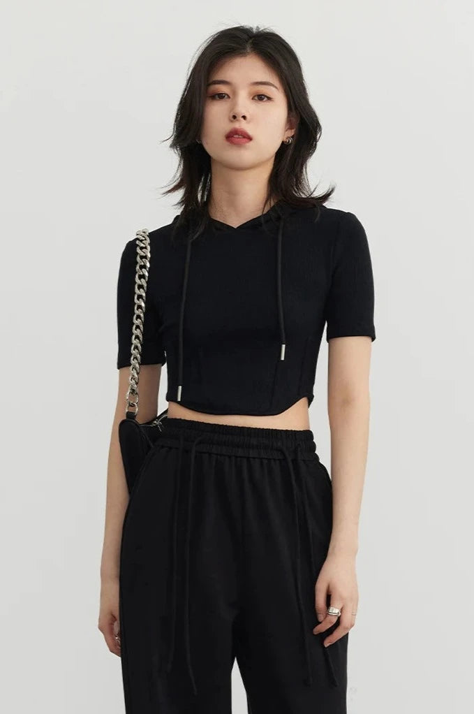 BLACK SOLID HOODED CROP TEE