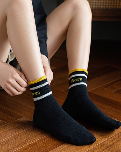 LETTER PATTERNED SOCKS